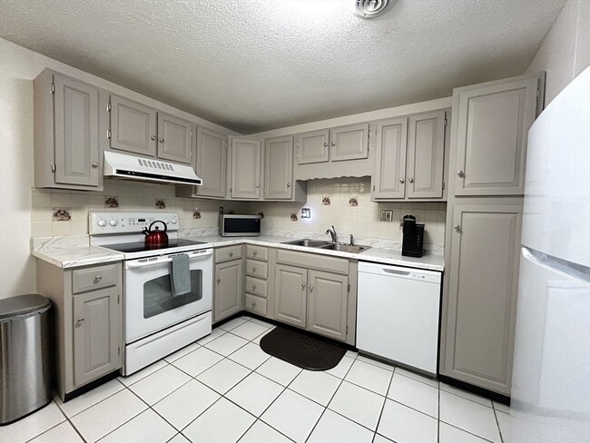 Building Photo - 15 Thompson Dr Unit 12 Rental