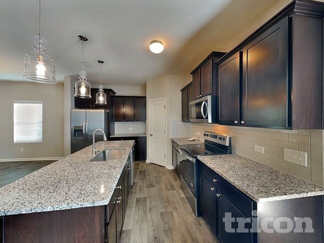 Photo - 635 Spencer Ln