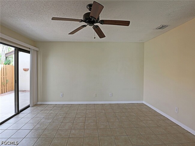 Photo - 1420 Park Shore Cir Unit 3