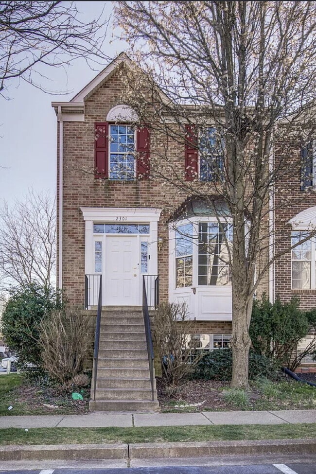Building Photo - 4BD/3.5BA:  Spacious End Unit, Brick Townhome at the Knolls in Crofton.