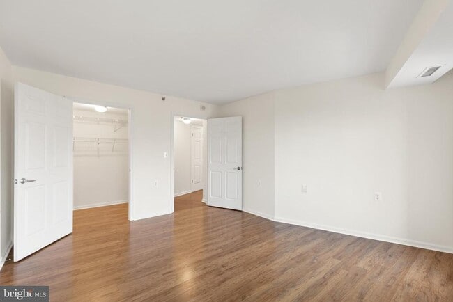 Photo - 10101 Grosvenor Pl Unidad 211