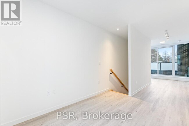 Photo - 49 Broadfield Dr