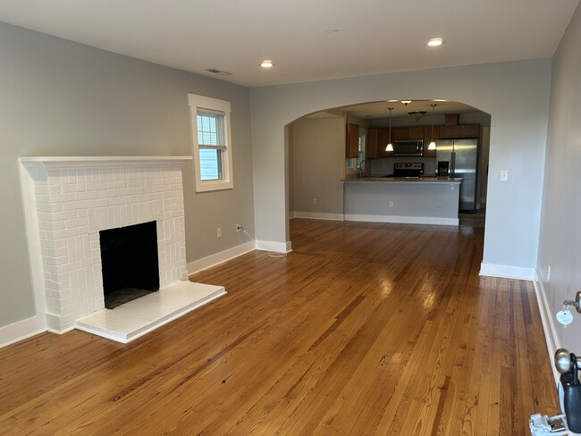 Building Photo - 34 Rock Hill Rd Ext Rental