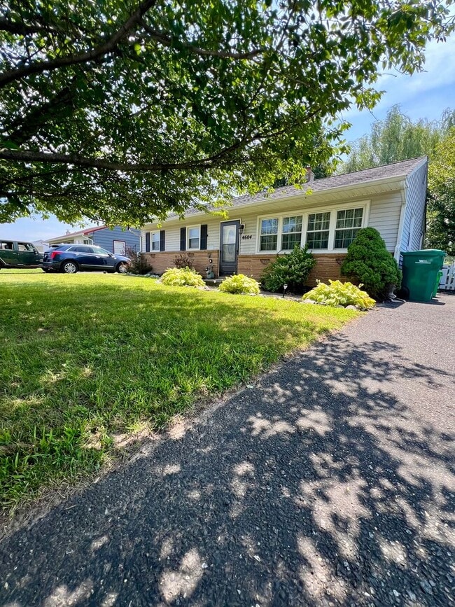 Photo - 3-Bedroom Single Family Home in Bristol! Available Mid-September!