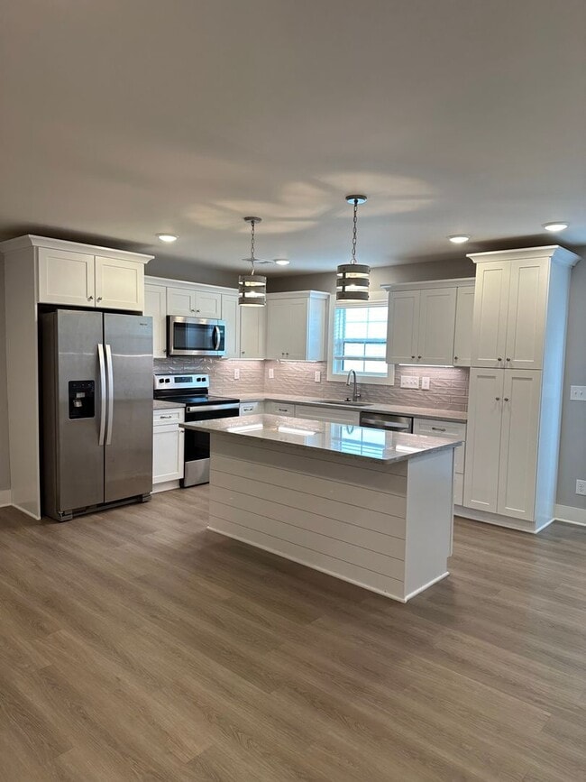 TOWNHOME ON WEST SIDE NEAR FIVE OAKS GOLF ... - TOWNHOME ON WEST SIDE NEAR FIVE OAKS GOLF ...