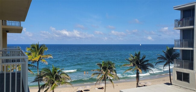 Photo - 1161 Hillsboro Mile Unidad 506