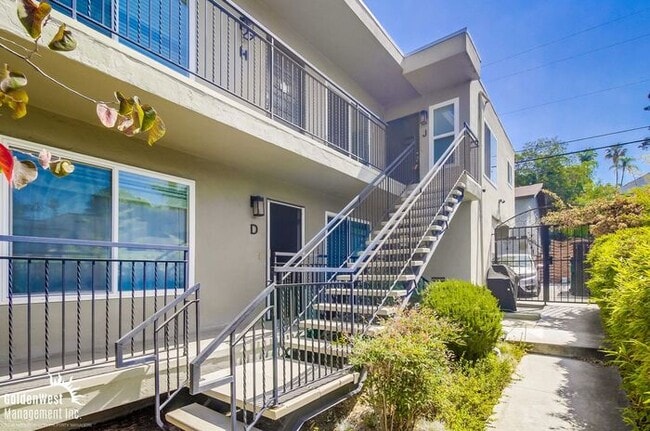 Building Photo - Charming Top Floor 2Bdm 1Ba Condo in the V...