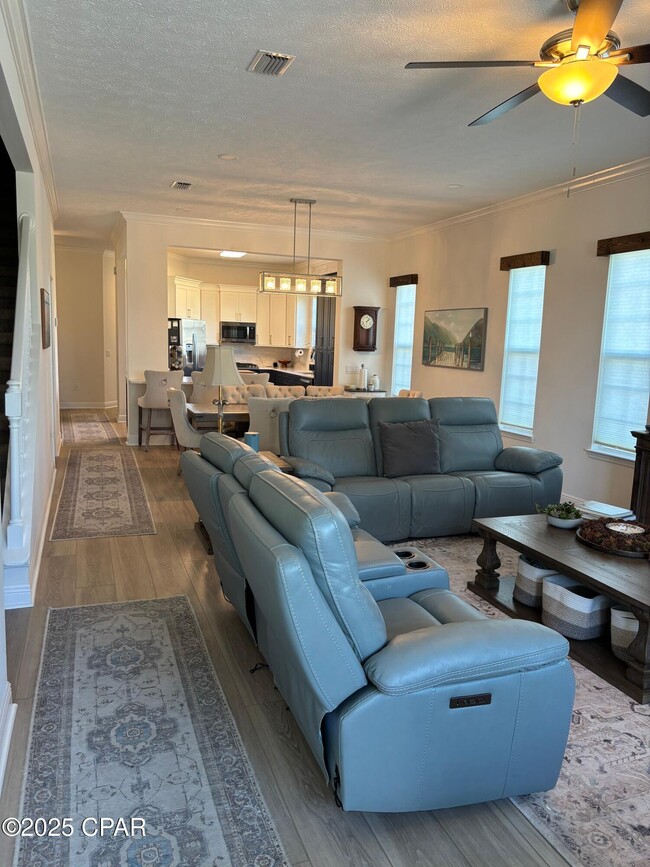 Photo - 2115 Country Club Dr