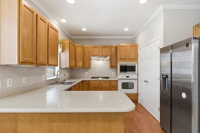 Photo - 1301 Waterview Way