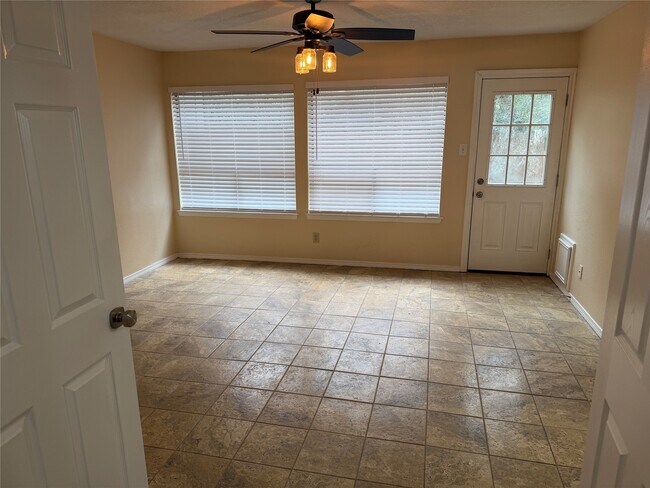 Photo - 9 Dewthread Ct