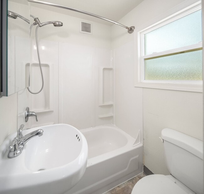 Photo - 5444 Kirkwood Pl N Unit 2