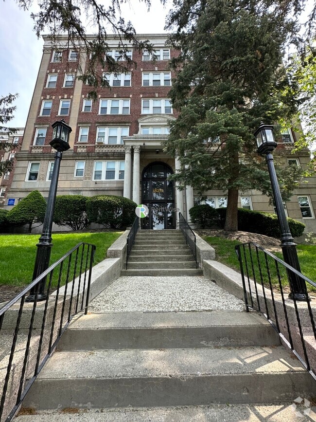 Building Photo - 1820 Commonwealth Ave Rental