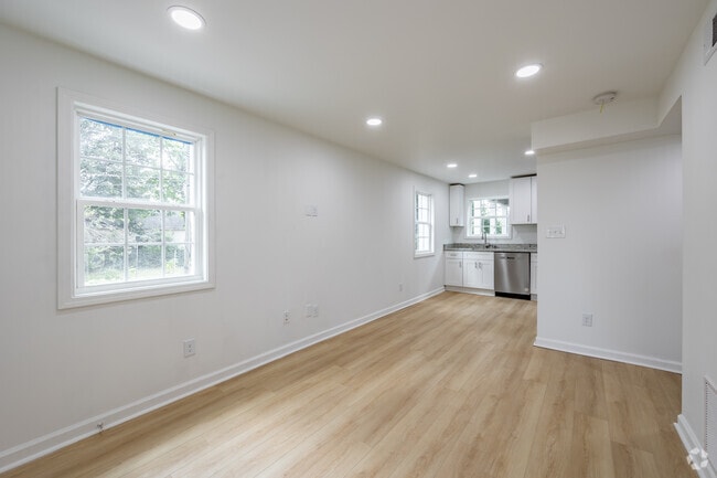 2BR, 1BA - 750SF