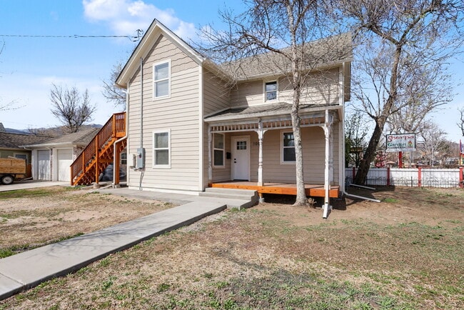 Building Photo - 1003 W Colorado Ave Unit upper