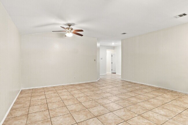 4 bedroom PLUS flex space for optional 5th bedroom in Kensington Trails
