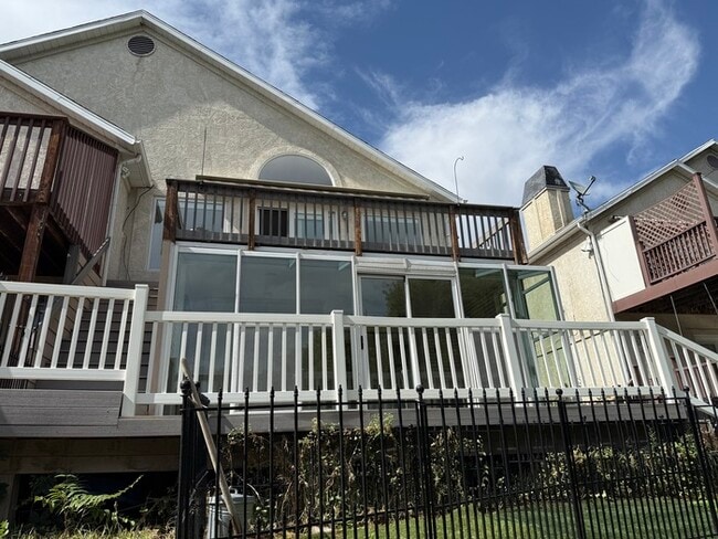 Building Photo - Modern Comfort Meets Natural Beauty Rental