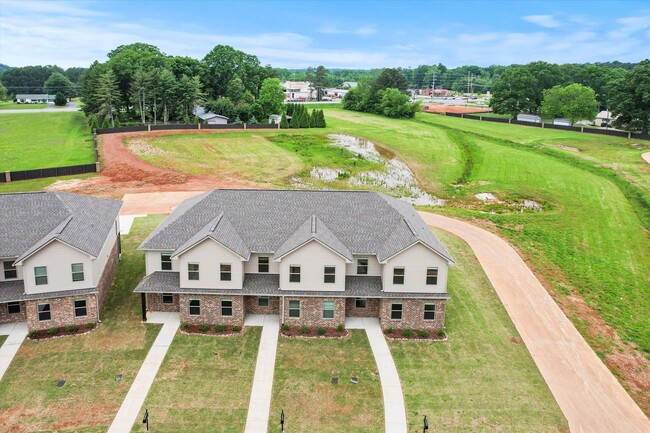 Stylish 4BR Townhome Living in the Heart o... - Stylish 4BR Townhome Living in the Heart o...