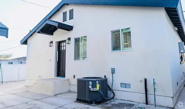 Building Photo - 2203 N Brighton St Rental