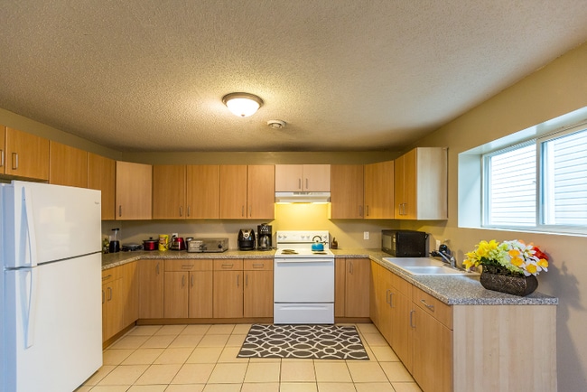 Photo - 619-625 Snelling Ave N