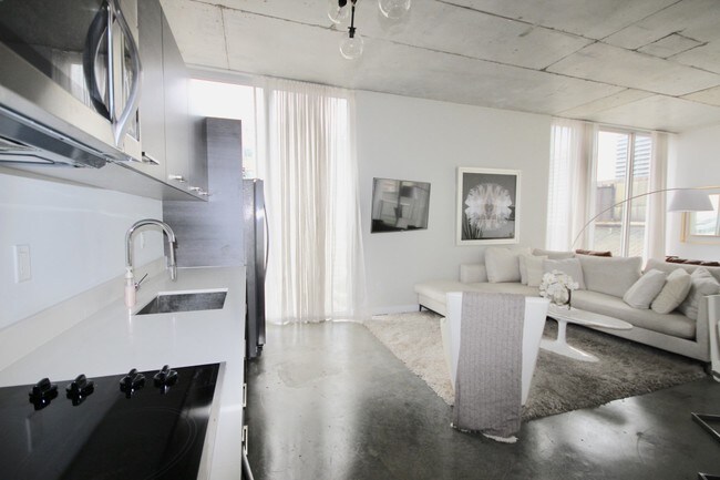 Kitchen - 151 SE 1st St Unit 1602