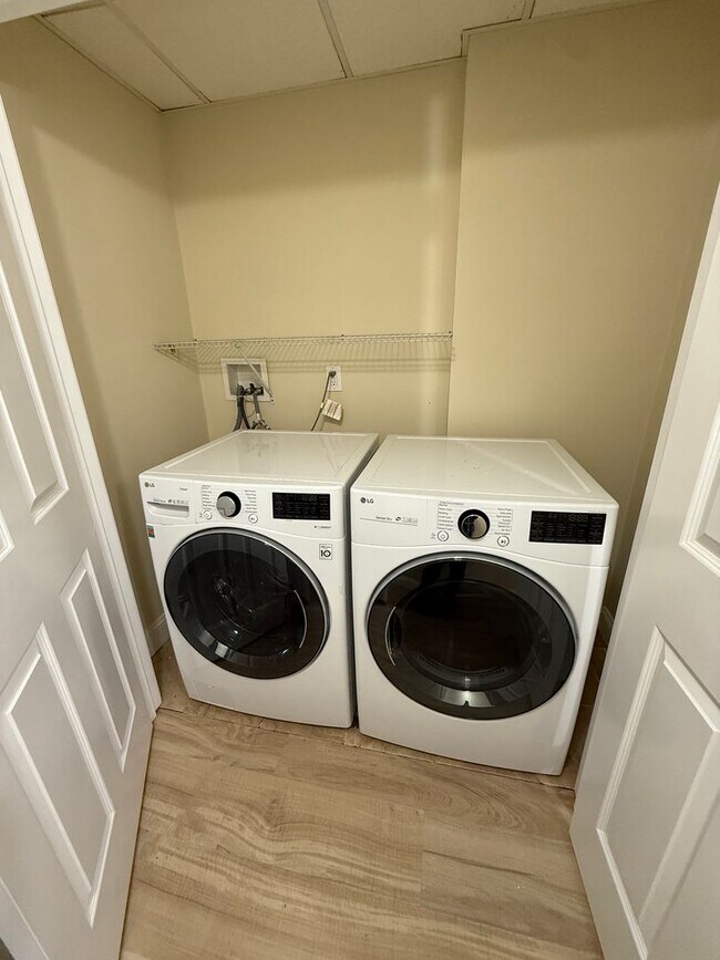 Photo - WOW!  5 BED/3 BATH DOWN THE STREET FROM B.U.!!!  Laundry in-unit!