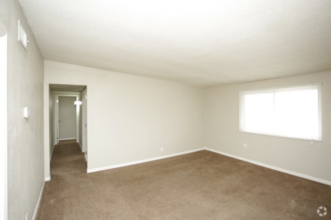3BR, 1.5BA - 1100 SF