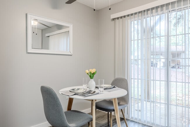 2BR, 2BA - 930SF - Dining Room