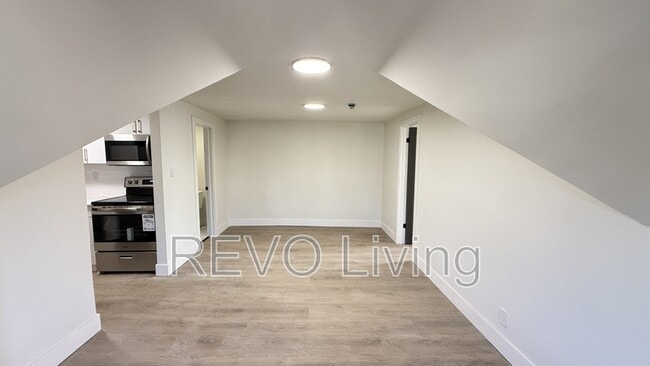 Photo - 4587-4587 Ryerson Crescent Unit 3