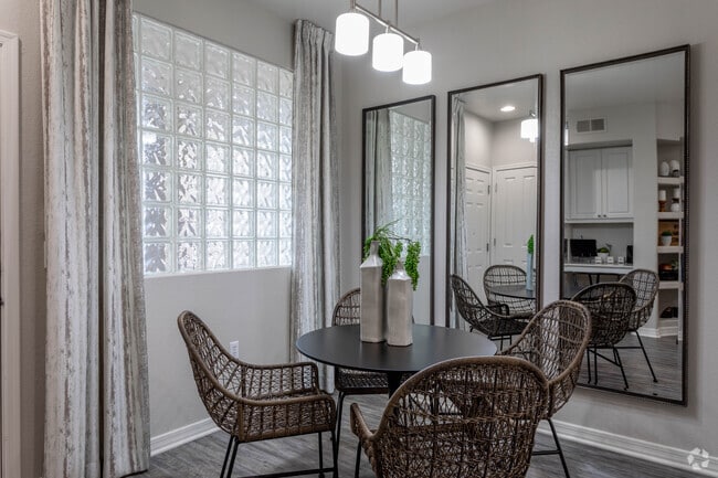 1BR, 1BA - A2 - 810 SF