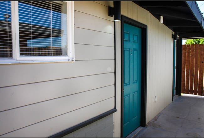 Photo - 1125 Tamerack Ave