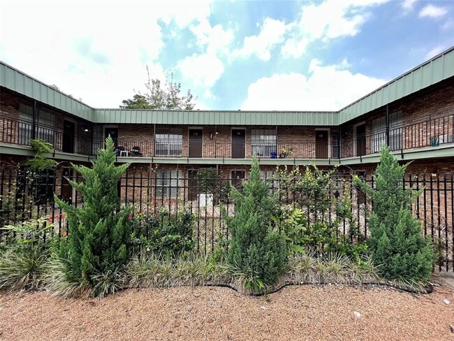 Building Photo - 425 Emerson St Unit 18