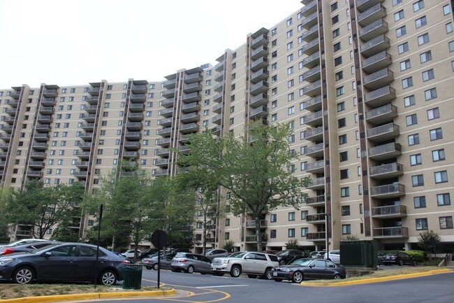 Building Photo - 307 Yoakum Pkwy Unit 307 Yoakum Parkway #809