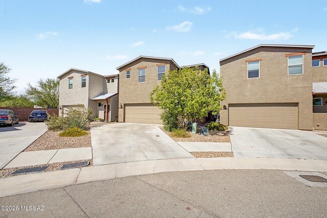 4240 E Columbus Park Pl