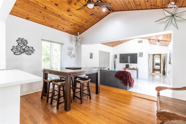 Photo - 753 NE 81st St