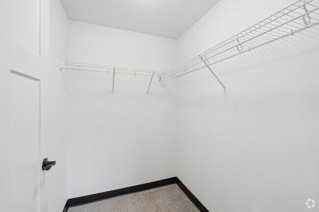 4A 4BR, 4BA - 1,589SF - Walk-In Closet