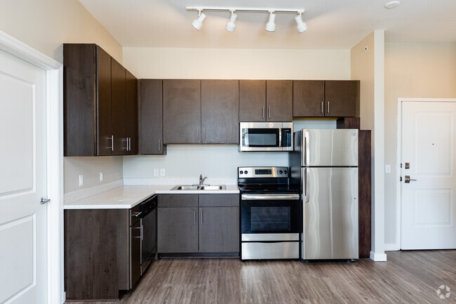 2BR, 2BA - 835SF