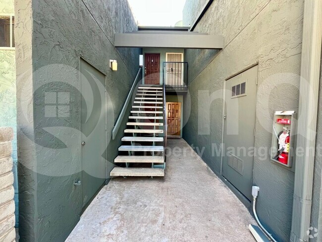 Building Photo - 818 S Langley Ave Unit 204 Rental