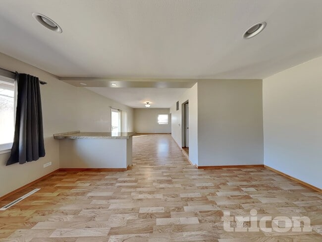 Photo - 3124 63rd St