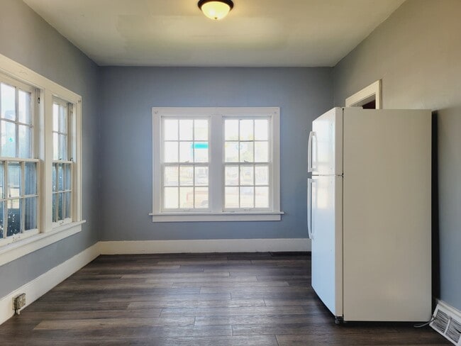 Photo - 803 S Locust St