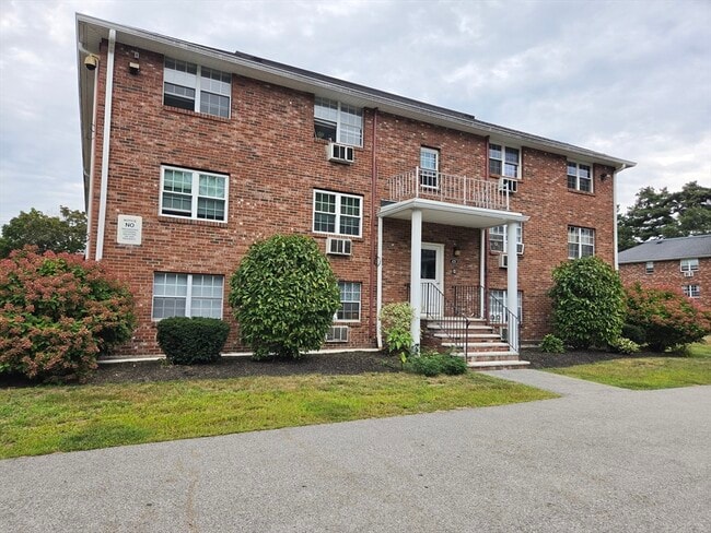 Building Photo - 428 Great Rd Unit 17