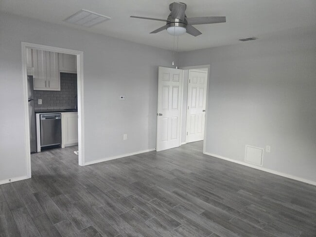 Photo - Adorable 1 bedroom/1 bathroom with secured entry!