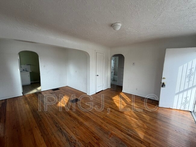 Photo - 621 N 2nd St