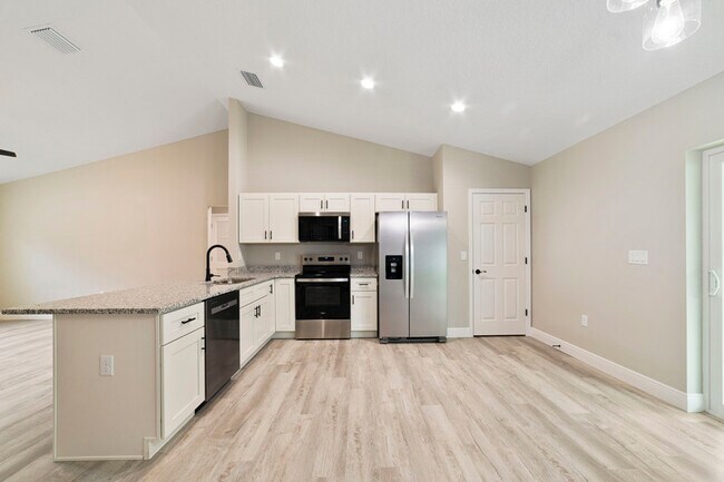 Photo - 8949 N Cortlandt Dr