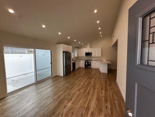 Photo - 15950 Cohasset St