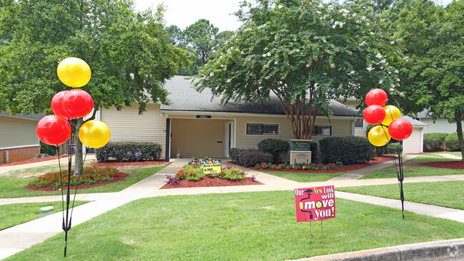 Building Photo - Peachtree Place Rental