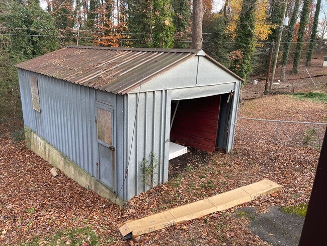 Photo - 3bed house in the county! Central all electric hvac, laundry, yard and hardwoods.