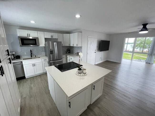 Photo - 2/1 condo on Lake Killarney!!!