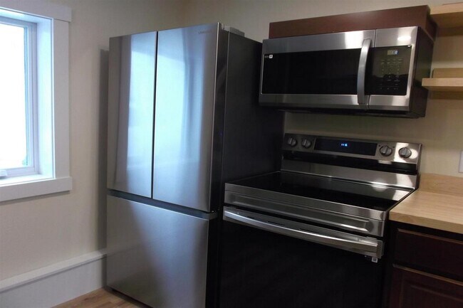 Photo - 104 Maple Park