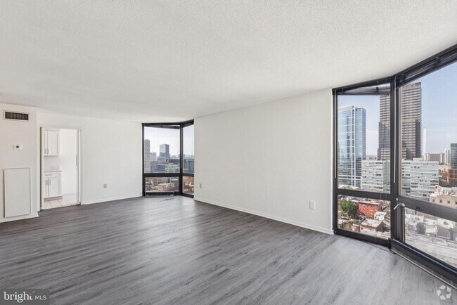 Building Photo - 2020 Walnut St Unit 21B Rental