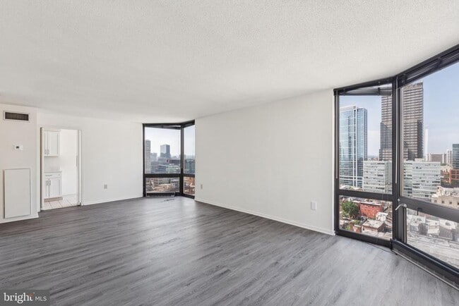 Building Photo - 2020 Walnut St Unit 21B Rental